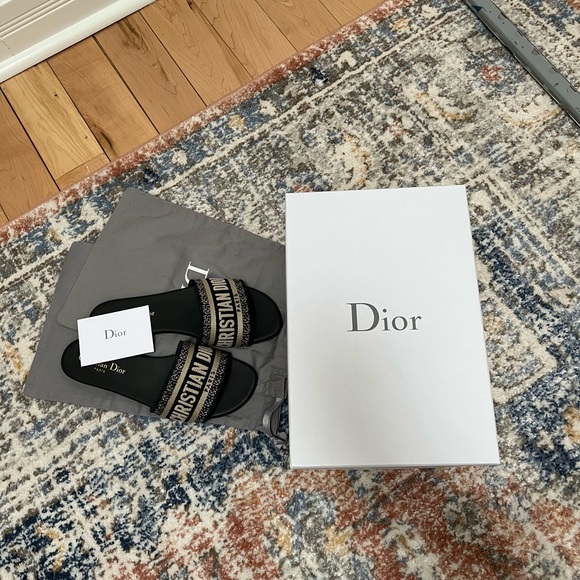 ❗️SOLD❗️Christian Dior Dway Slides - Picture 6 of 6